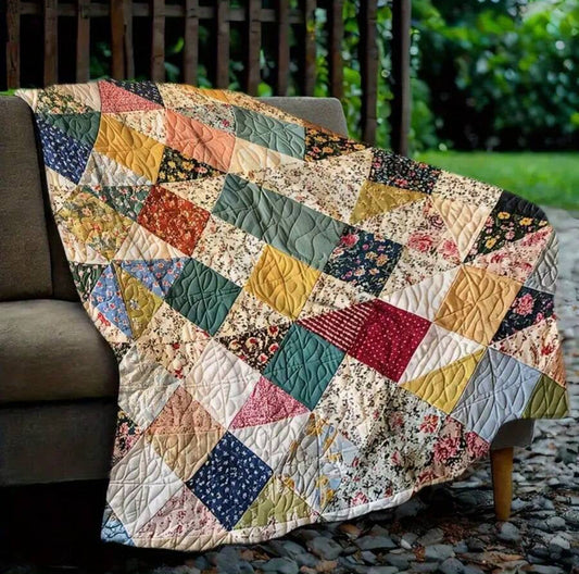 Comfortable Vintage-Style Patchwork Blanket - Soft Polyester All-Season Lightweight Throw Blanket, Suitable for Sofa, Bed, Camping, Travel, Machine Washable, Floral and Plaid Patterns, Charming Home Decor