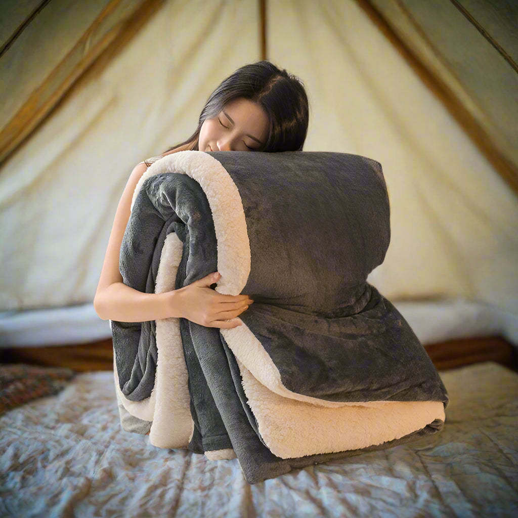 Wool Throw Blanket Keep Warm Winter Bed Blankets Double Sided Queen Duvet Cover Camping Double Bed Cover Bedspread on the Bed