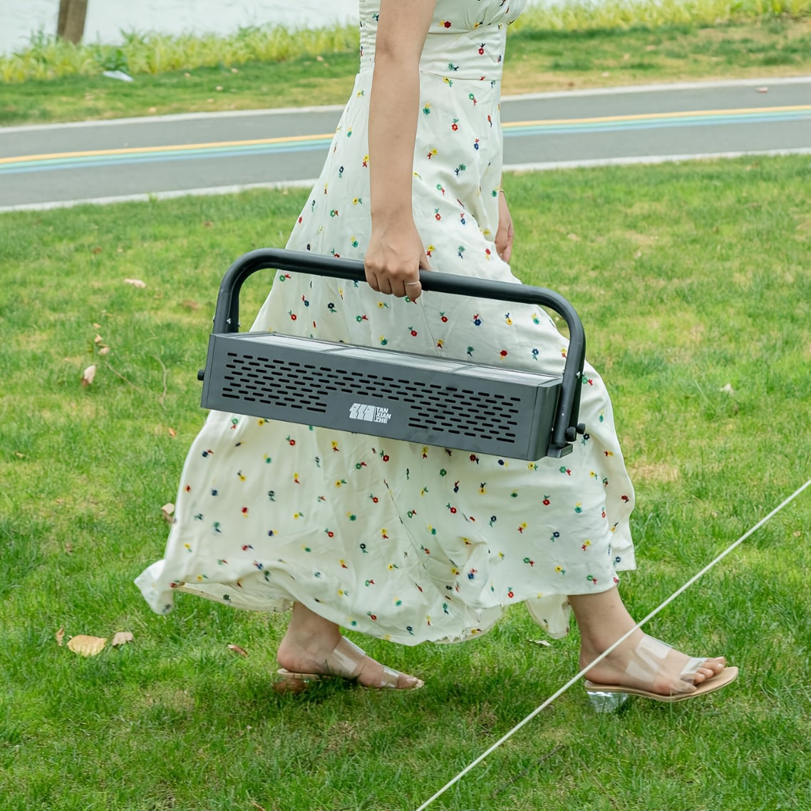 1pc Outdoor Portable Grill- Perfect For Camping/ Fishing/Picnics - Reusable & Foldable